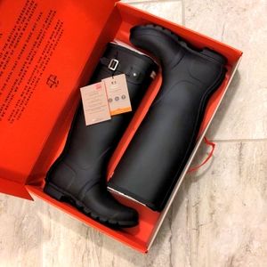 Hunter Women's black insulated rain boots 9